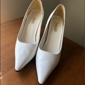 Fredrick’s of Hollywood classic pumps